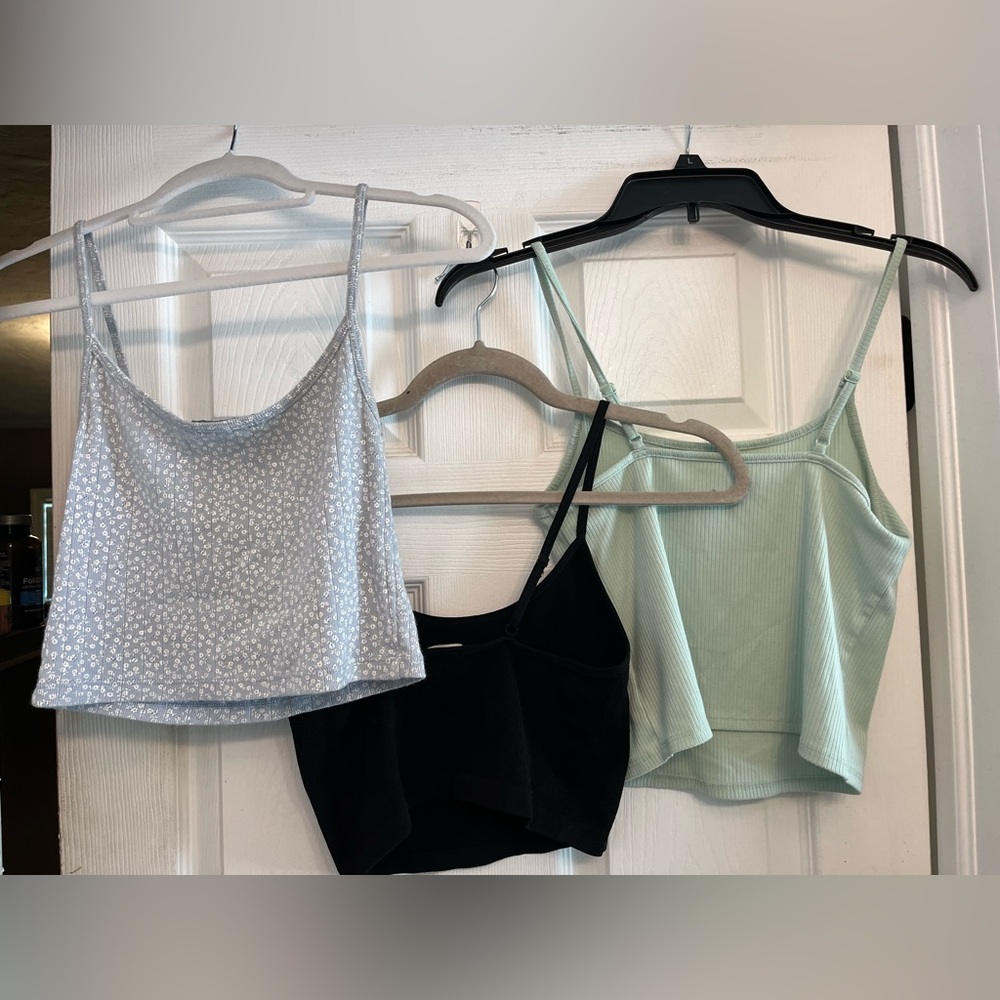 Lot of three cropped camis - Picture 2 of 8